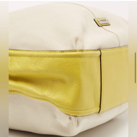 New- COACH AVERY HOBO - charmeuse leather / linen - Picture 3 of 8